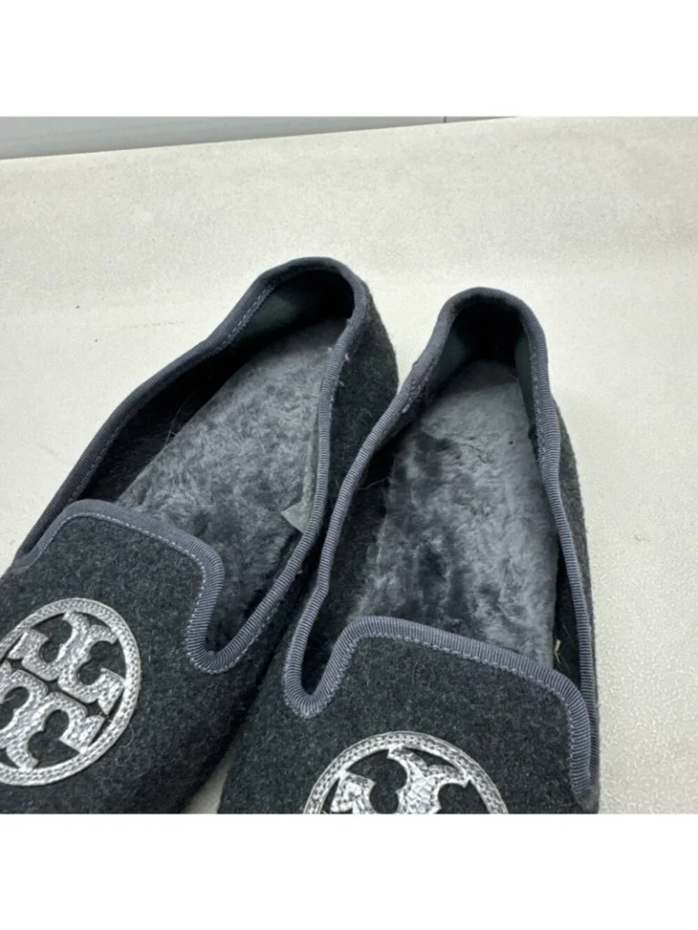 Tory Burch Billy Charcoal Gray Wool Logo Lamb Fur Slipper Flats Women 9M US